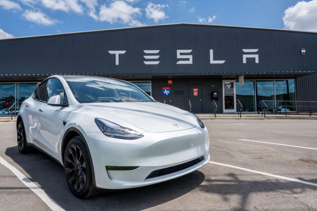 Participação da Tesla cai enquanto Mercedes, BMW e Volkswagen lançam novos elétricos